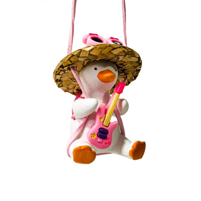 TURISTA CON GAFAS, MOCHILA Y GUITARRA ROSA